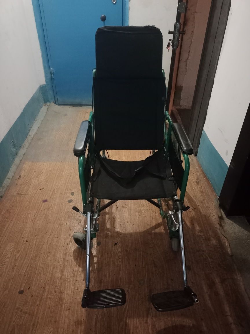 Продам инвалидную коляску.