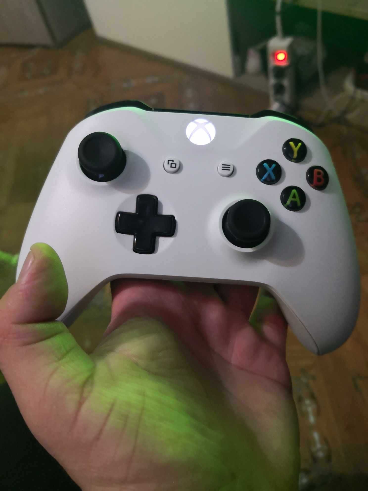 Xbox one s + 4 игри.
