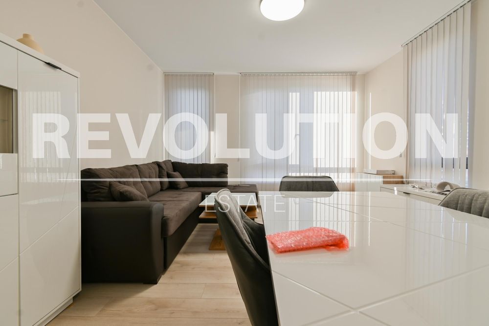 Дава се под наем Тристаен апартамент в София, Малинова долина - 90 кв.м за 900 € - Снимка #1