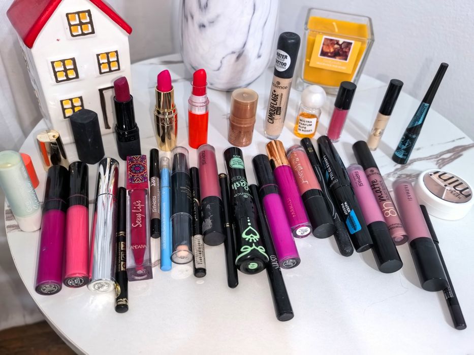 Lot rujuri, rimeluri, tuș uri, creioane 33 pro