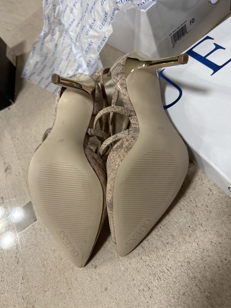 Pantofi cu Toc Guess- Noi, Eleganți și Confortabili