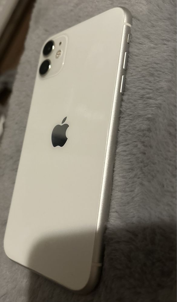 Vand Iphone 11 Alb - stare foarte buna