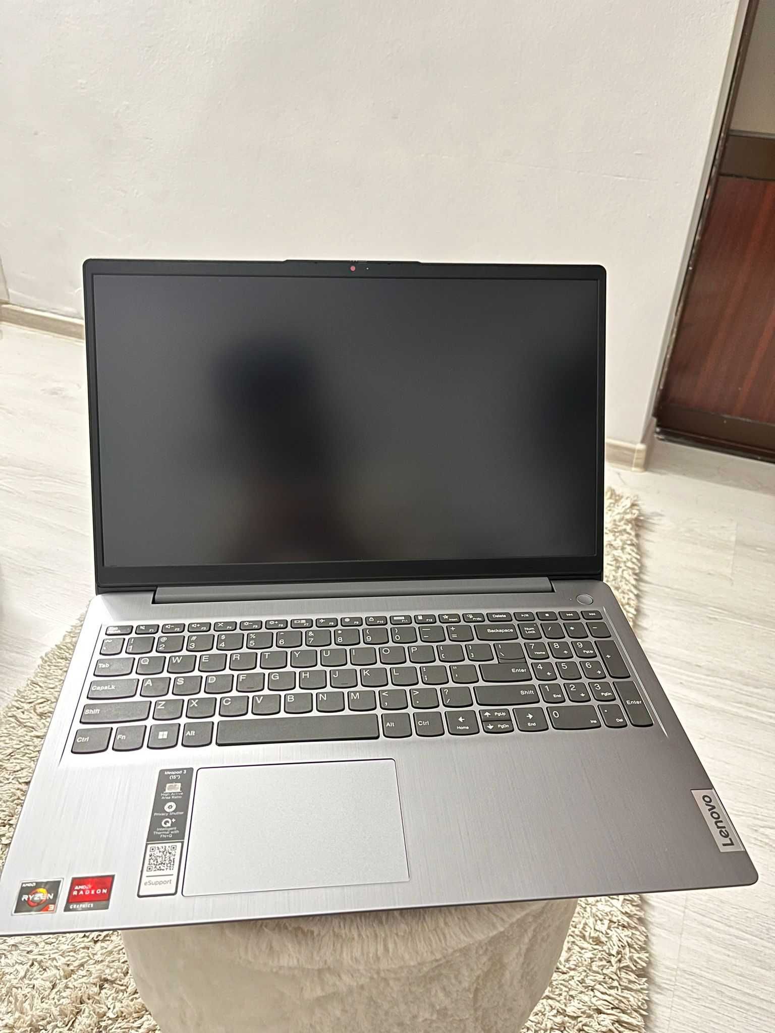 Laptop Lenovo AMD Ryzen 3 3250U pana la 3.50 Ghz,  8GB, 256GB SSD