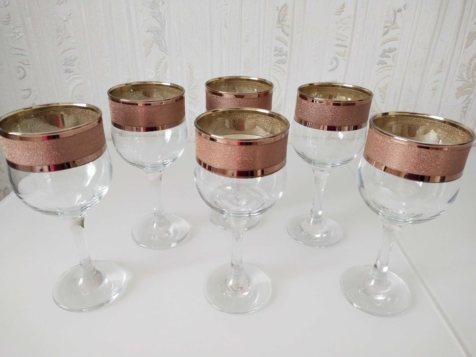 Продам набор из фужеров для вина