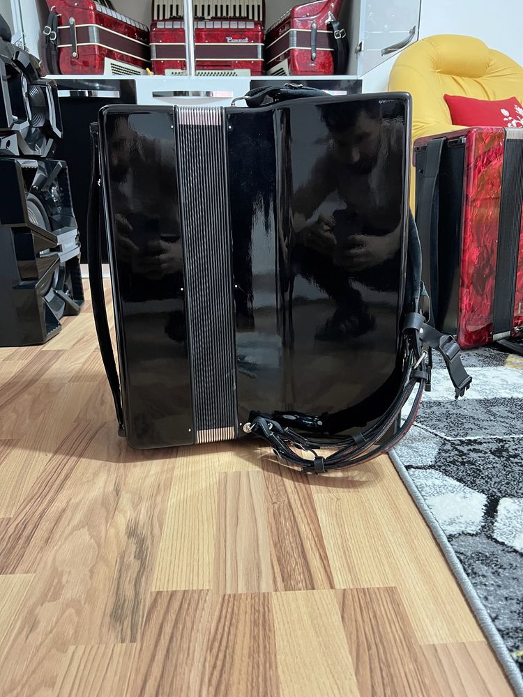 Acordeon Weltmeister Elegance 120 basi