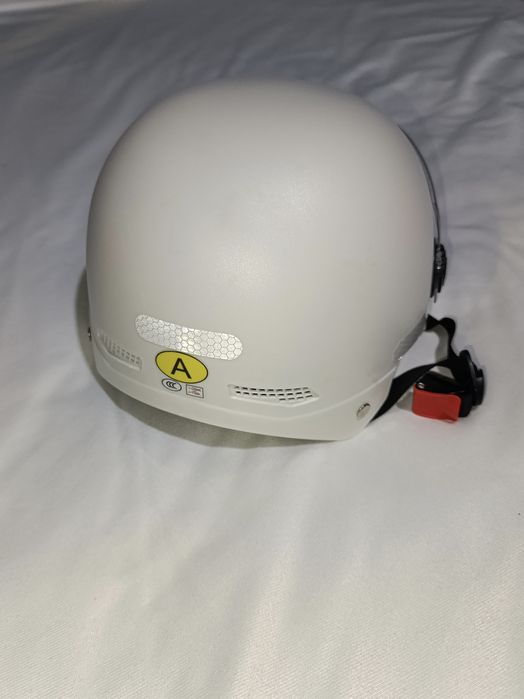 Yangi shlem sotiladi skuter kaska