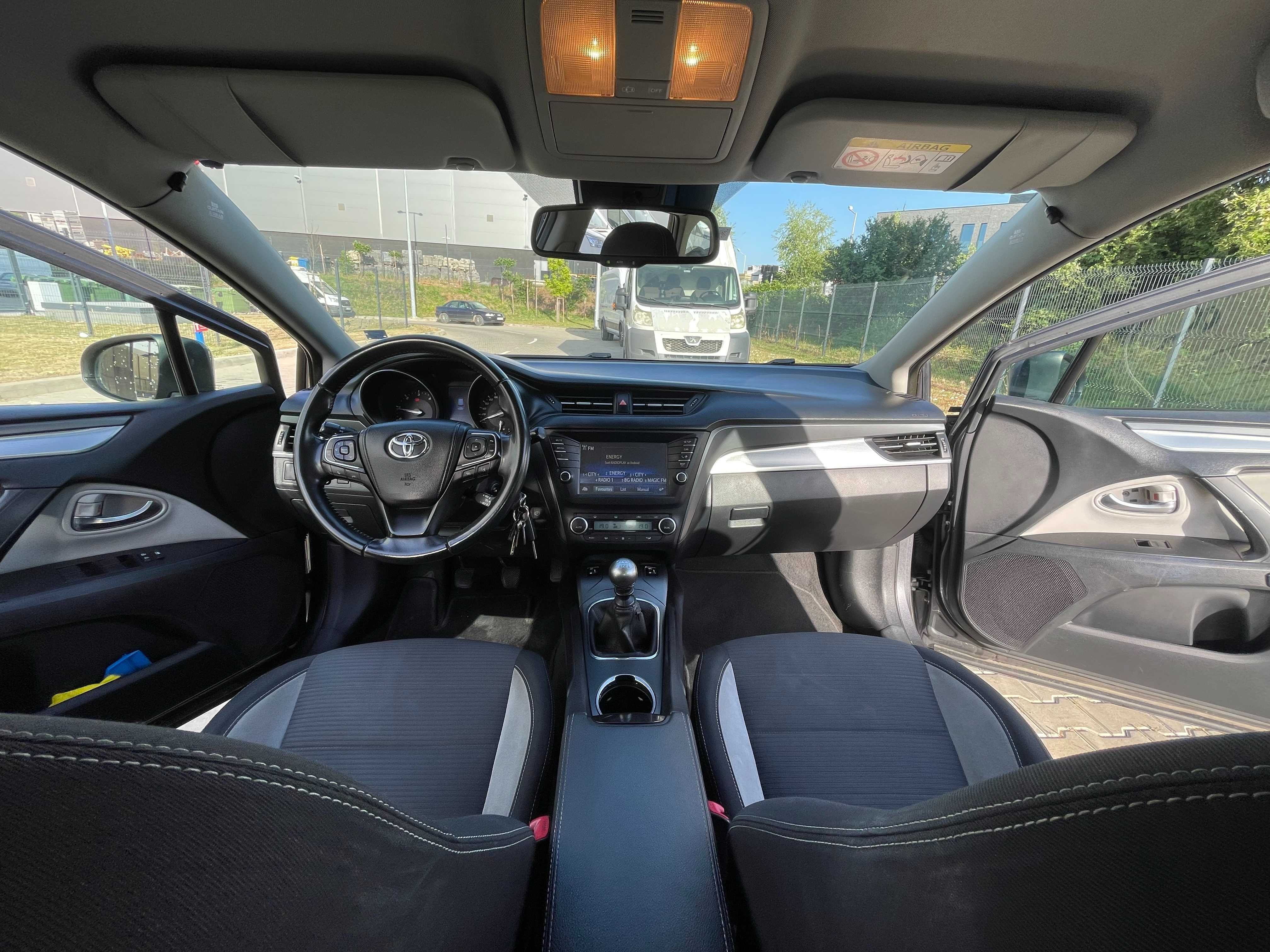 Toyota Avensis - комби, 2016, втори собственик, ПЕРФЕКТНА!