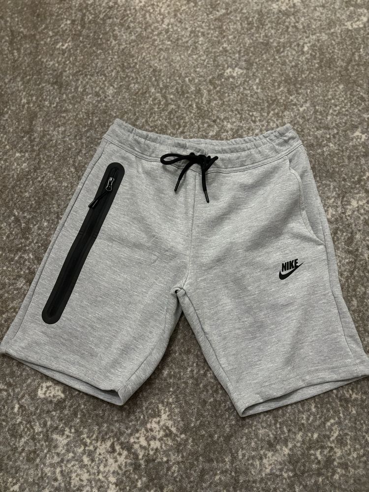 Tech fleece къси сиви панталонки