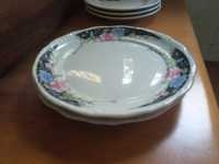 Посуда: тарелки диаметр 15 см и 17 см