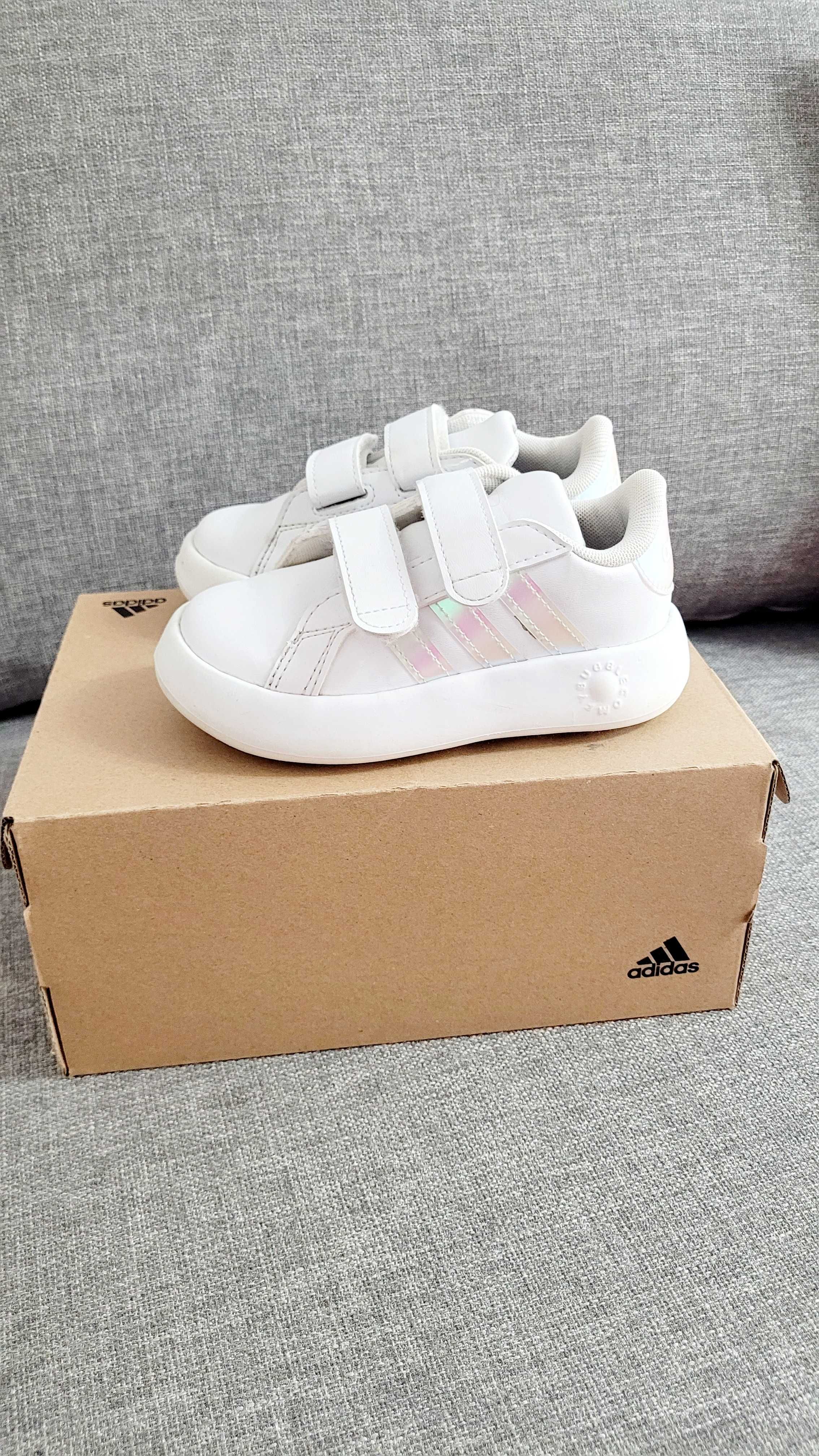 Детски обувки adidas  25 - 14 5 см размер и 26 15 см размер