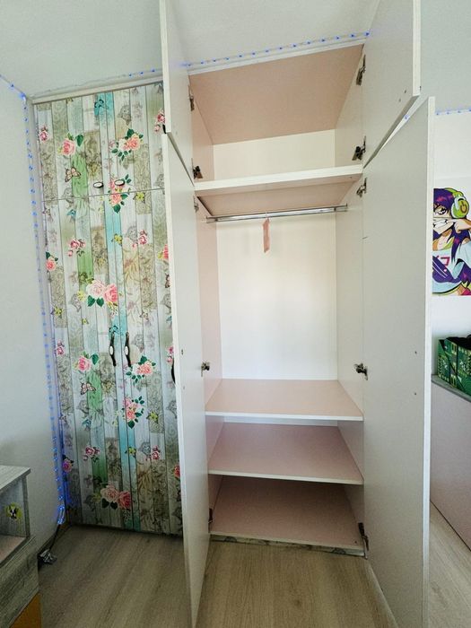 Гардероб, бюро и нощно шкафче