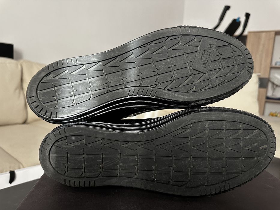 Vand ghete Valentino hightop sneakers 43 cu bonul de achizitie