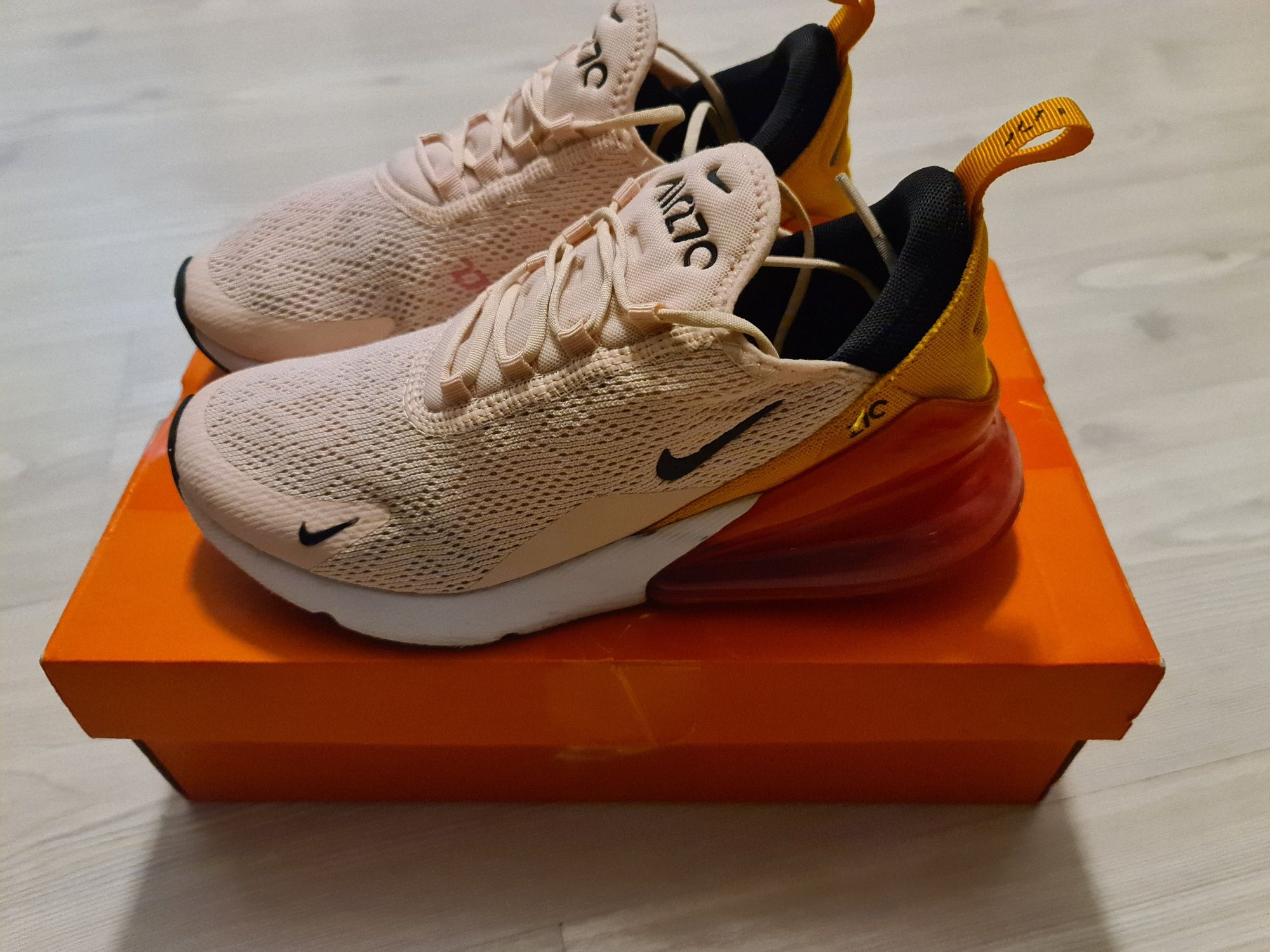 Adidași nike air 270 măsură 37 38