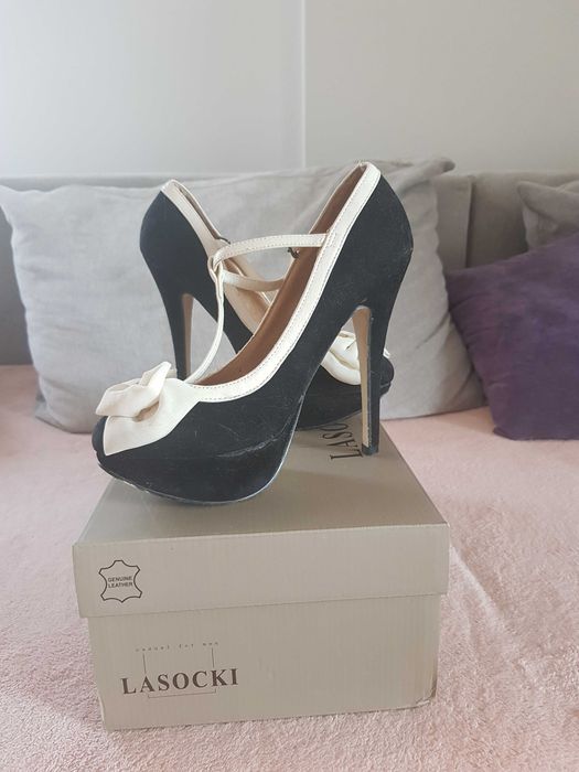 Pantofi şi sandale cu toc abia purtați