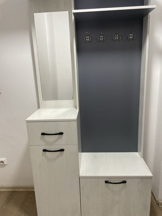 Продаётся б/у прихожый шкаф