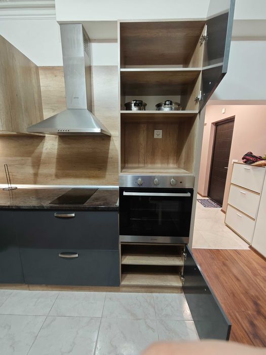 Кухня / кухненски бокс 340 220 с електроуреди, запазени