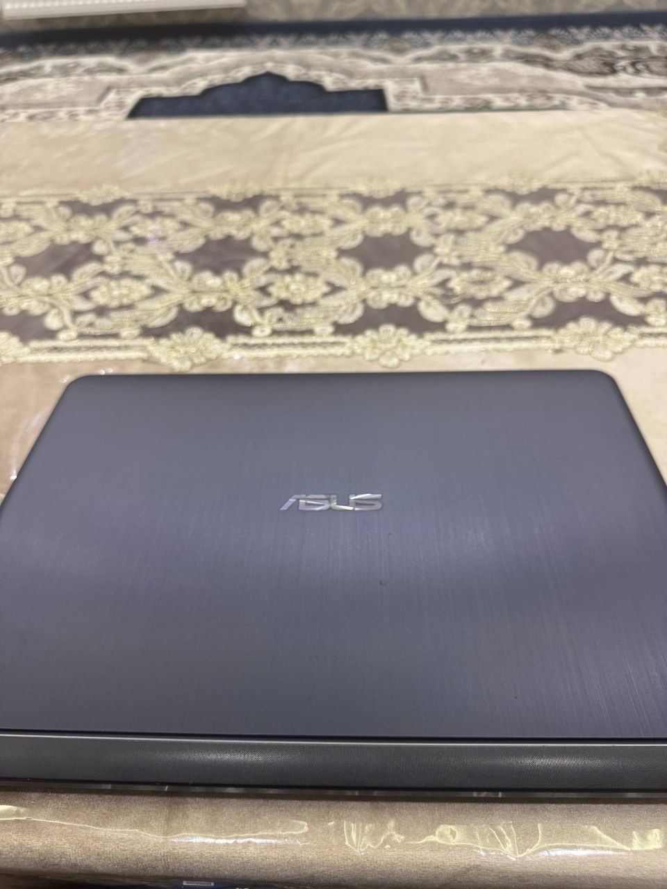 Продается ноутбук ASUS vivobook core i3 7thgen на SSD256