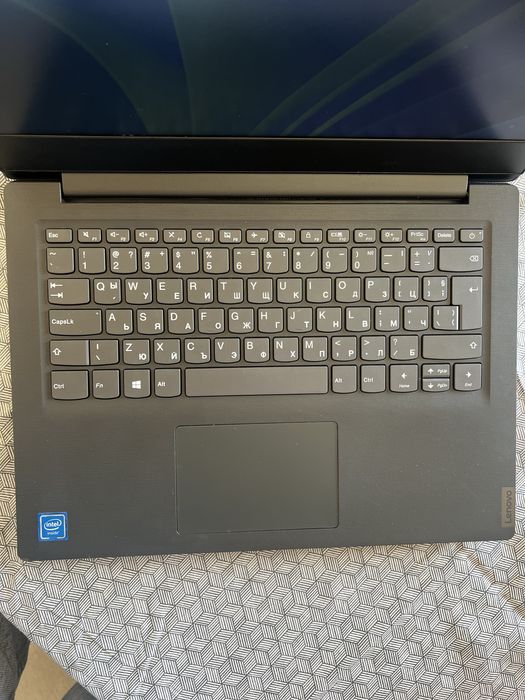 Лаптоп Lenovo V14 IGL
