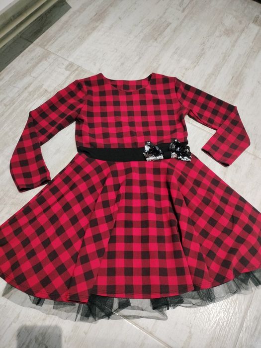 De vânzare rochiță pt fete 11-13 ani