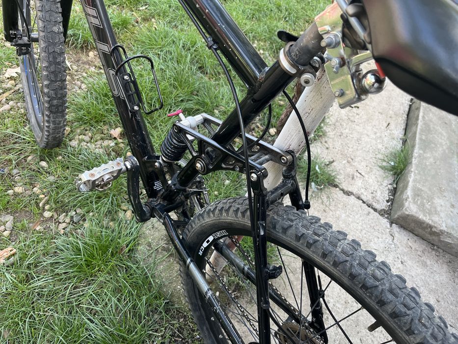 Bicicleta cu frane pe ulei
