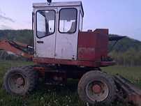 Buldo escavator pe roti