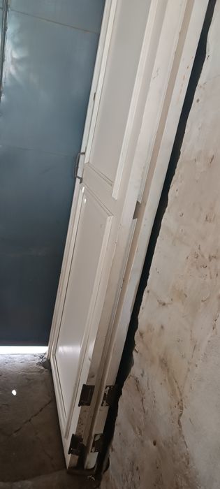 2 двери б/у массив