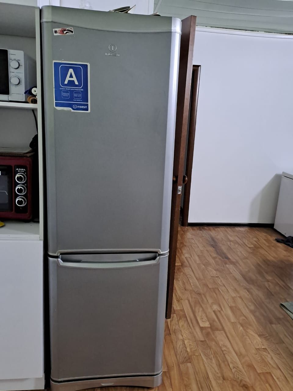 Холодильник и морозильная камера