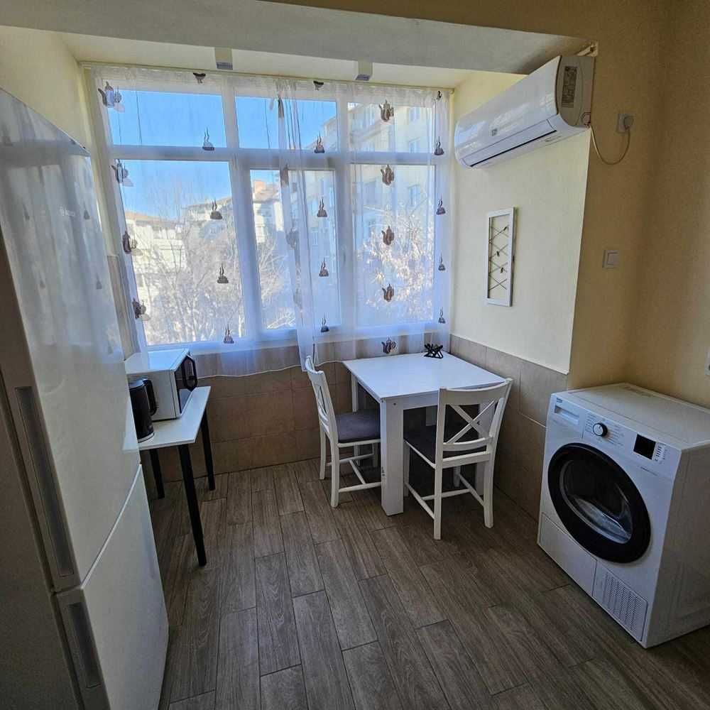 Дава се под наем Тристаен апартамент в София, Лозенец - 90 кв.м за 900 € - Снимка #1