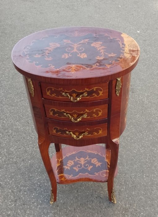 Comodina in stil francez cu 3 sertare ,intarsii și elemente bronz o pi