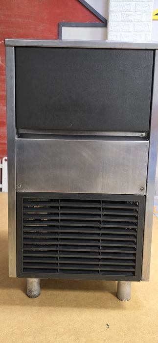 Ледогенератор с въздушно охлаждане