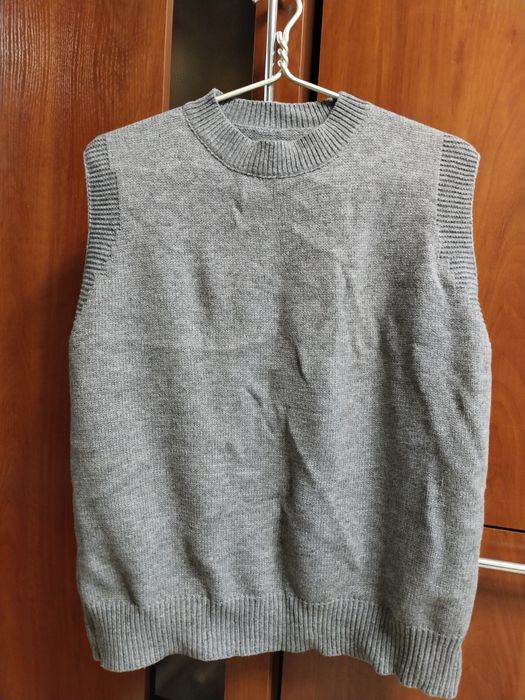 Отдам за шоколадку новый вязаный жилет оверсайз