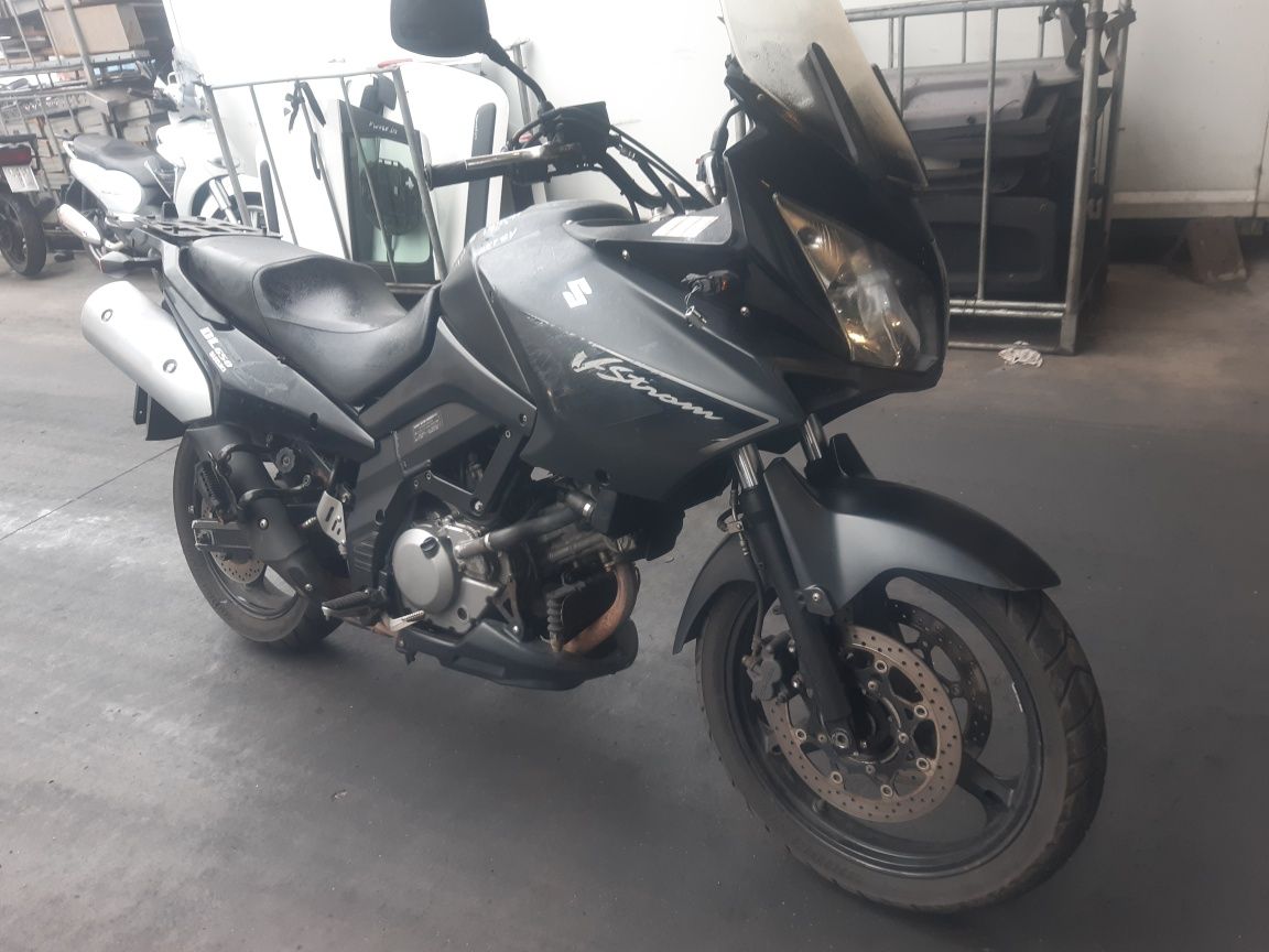 Мотоциклет Сузуки В-стром( SUZUKI V-STROM DL 650)-на части