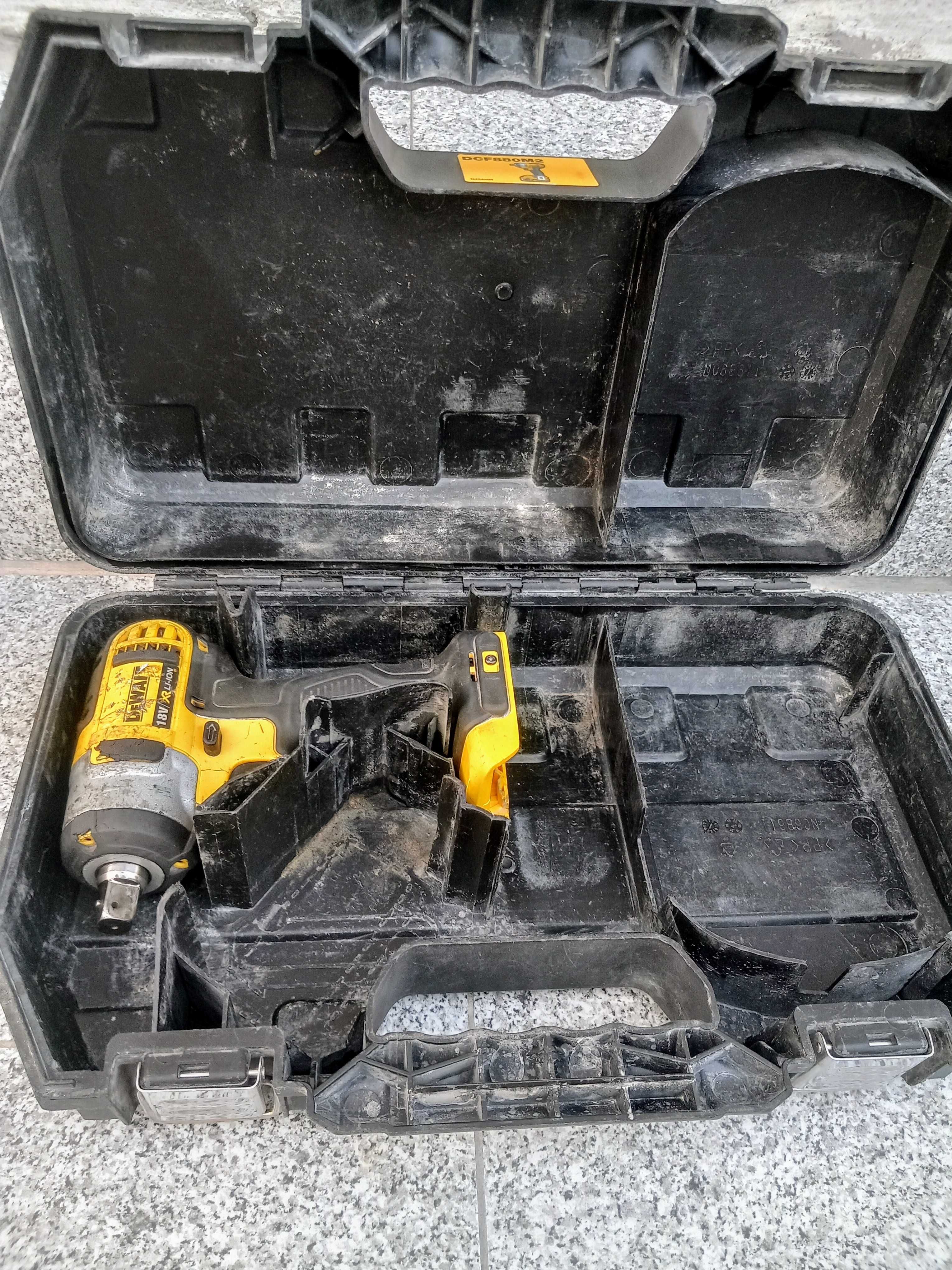 Dewalt DCF880M2 Гайковерт