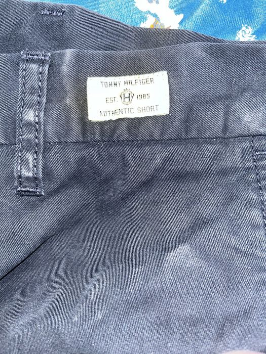Vand pantaloni scurti Tommy Hilfiger M