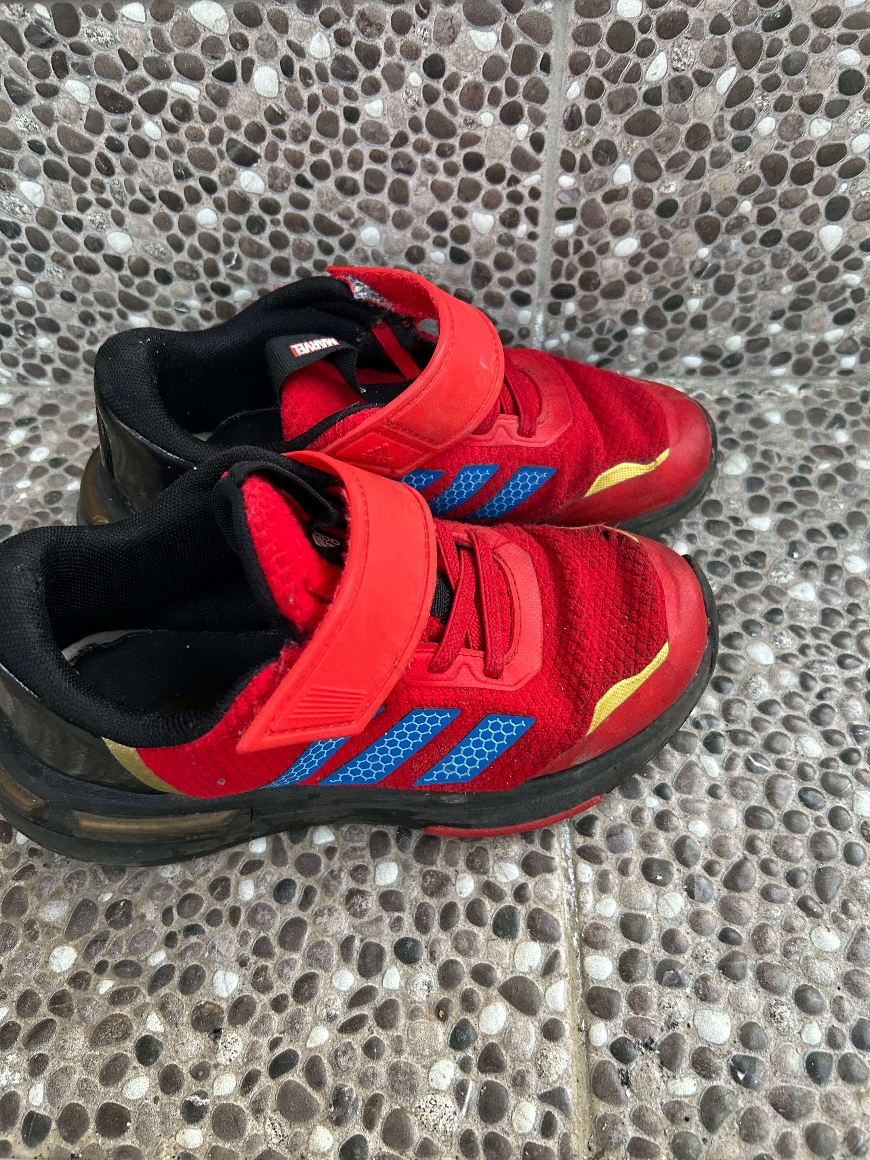 Маратонки adidas