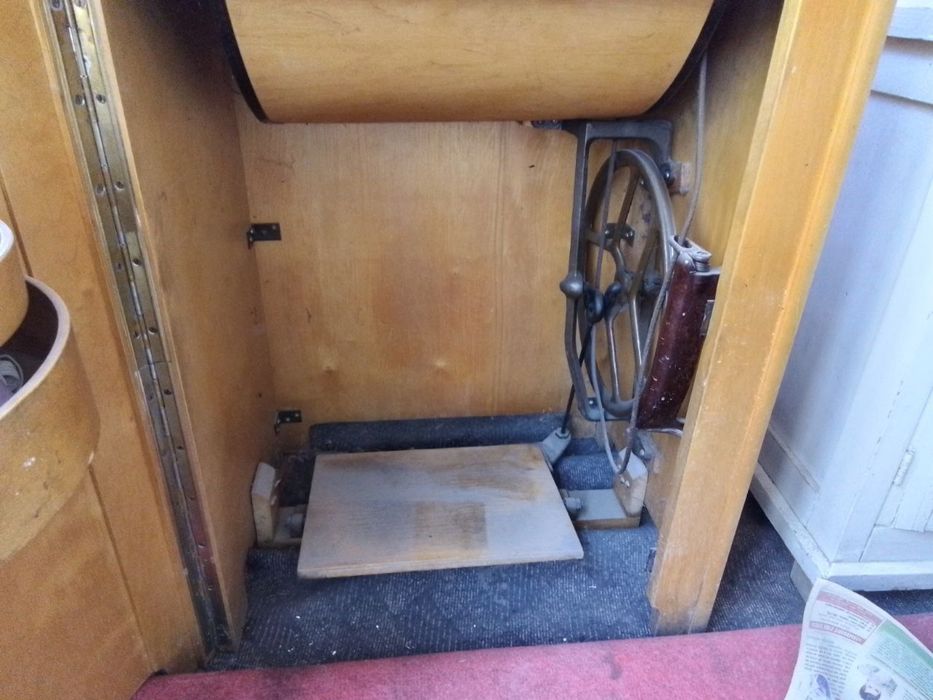 Швейная машинка антикварная