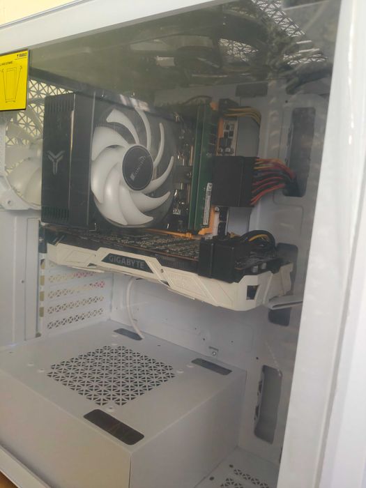 Геймърски Компютър GTX 1080 Ti, 32GB QuadChannel и Intel 4.0Ghz Turbo