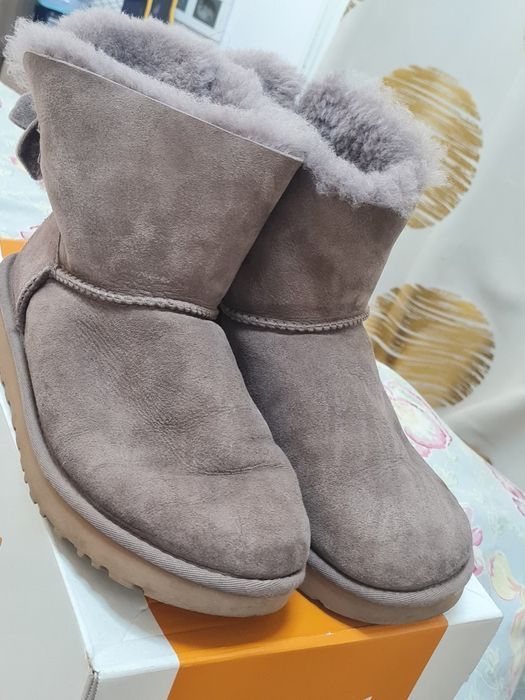 Cisme UGG nr 40 foatre buna.