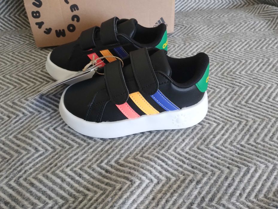 Adidas детски маратонки номер 25