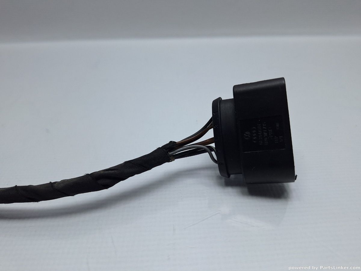 Conector far AUDI A4 II (8E2, B6) [ 2000 - 2005 ] 2.0 (ALT) 96KW|130HP OEM 6R0973735