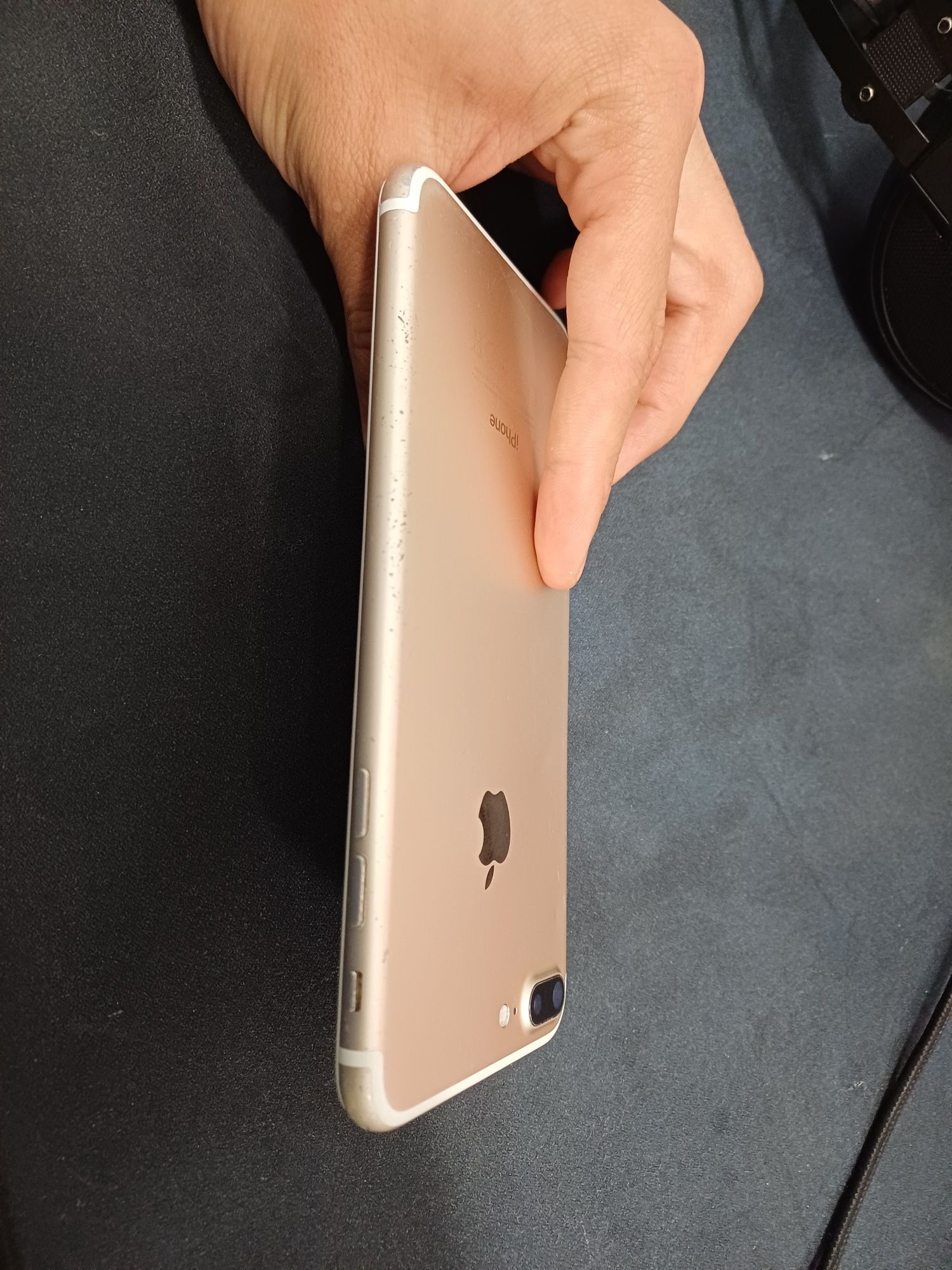 Продавам iPhone 7 plus 128gb