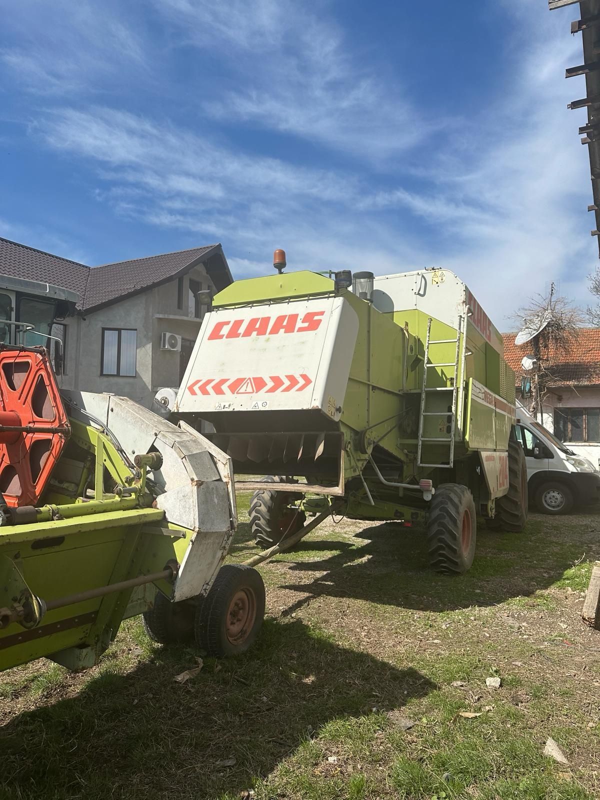 Combina Claas mega 204