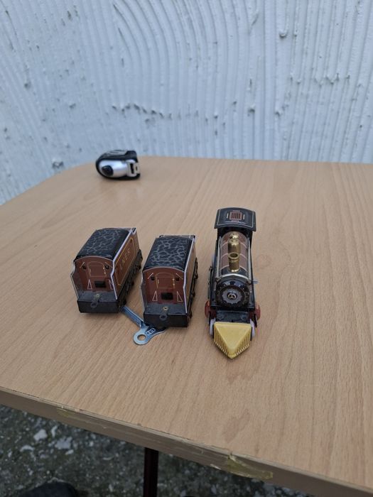 Локомотиви метални навиващи се с ключ