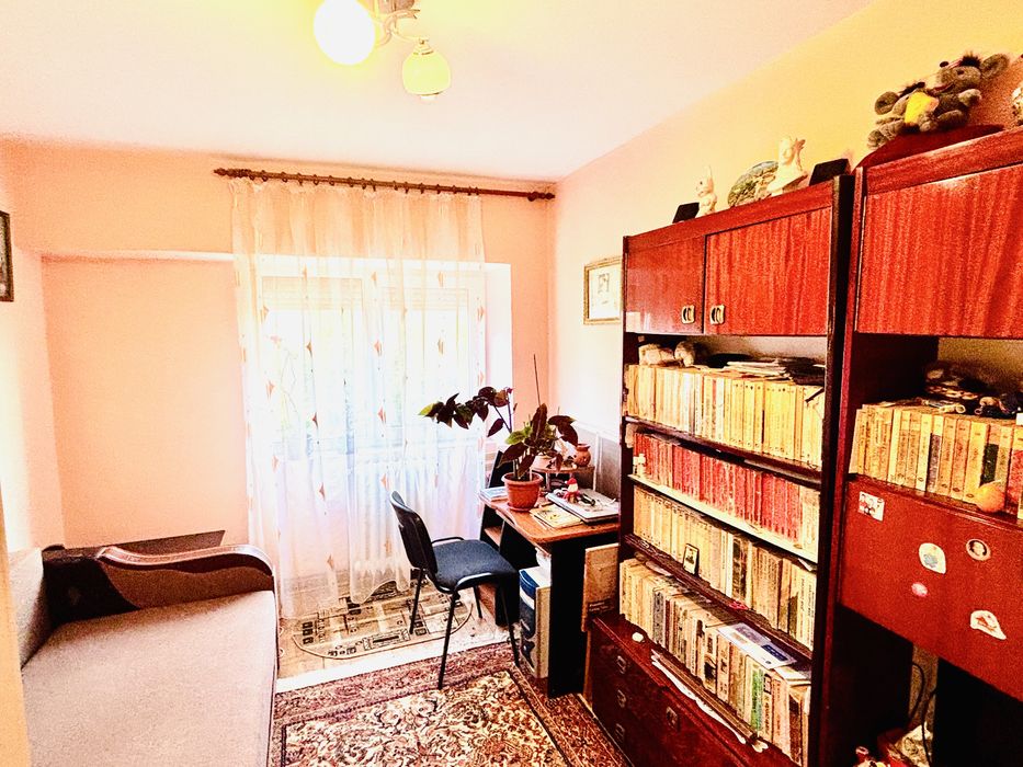 Apartament 3 camere, Decomandat, Centru