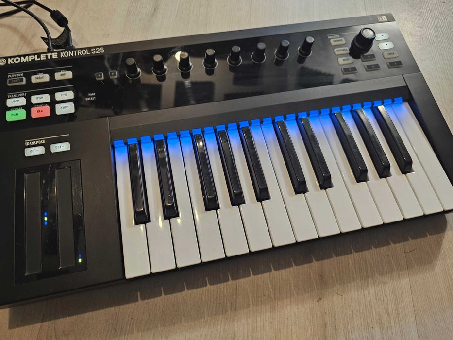Native Instruments Komplete Kontrol S25 controller midi usb