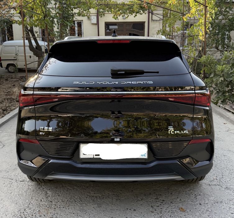 Byd Yuan plus 5 pozitsiya