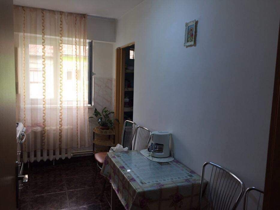 Vand apartament 3 camere Vitrometan