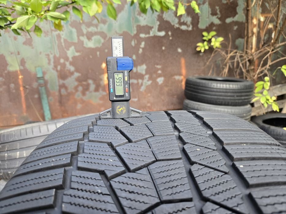 305 35 21 и 275 40 21 Continental зимни.