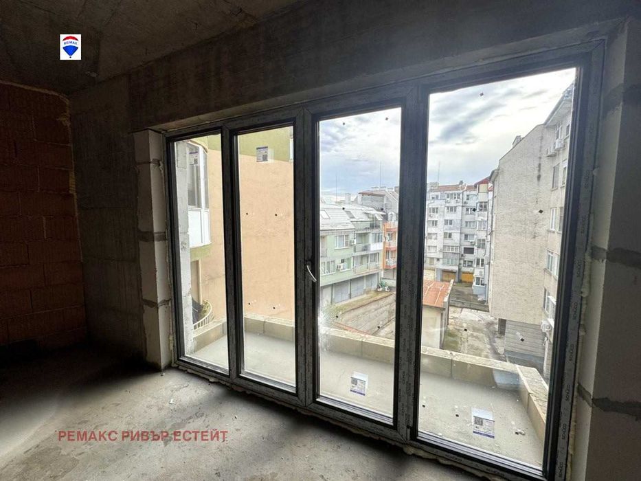 Продава се Тристаен апартамент в Русе, Център - 114 кв.м за 1482 €/кв.м - Снимка #5