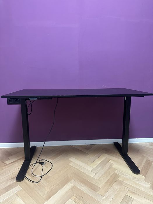 Чисто ново регулируемо бюро Jysk